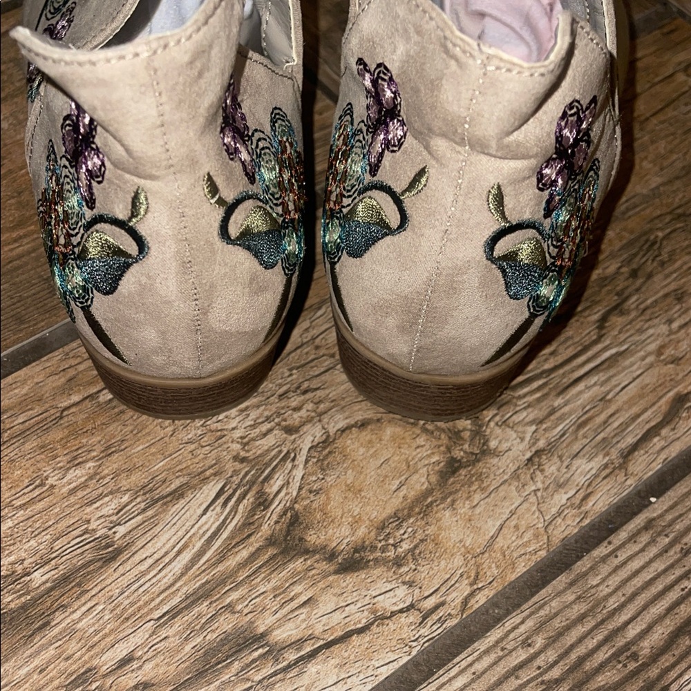 Embroidered Floral Ankle Boots 9 1/2 - Picture 3 of 9